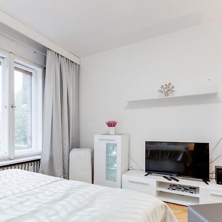 Exclusive Riverside Apartment In The Heart Of Praga Esterno foto