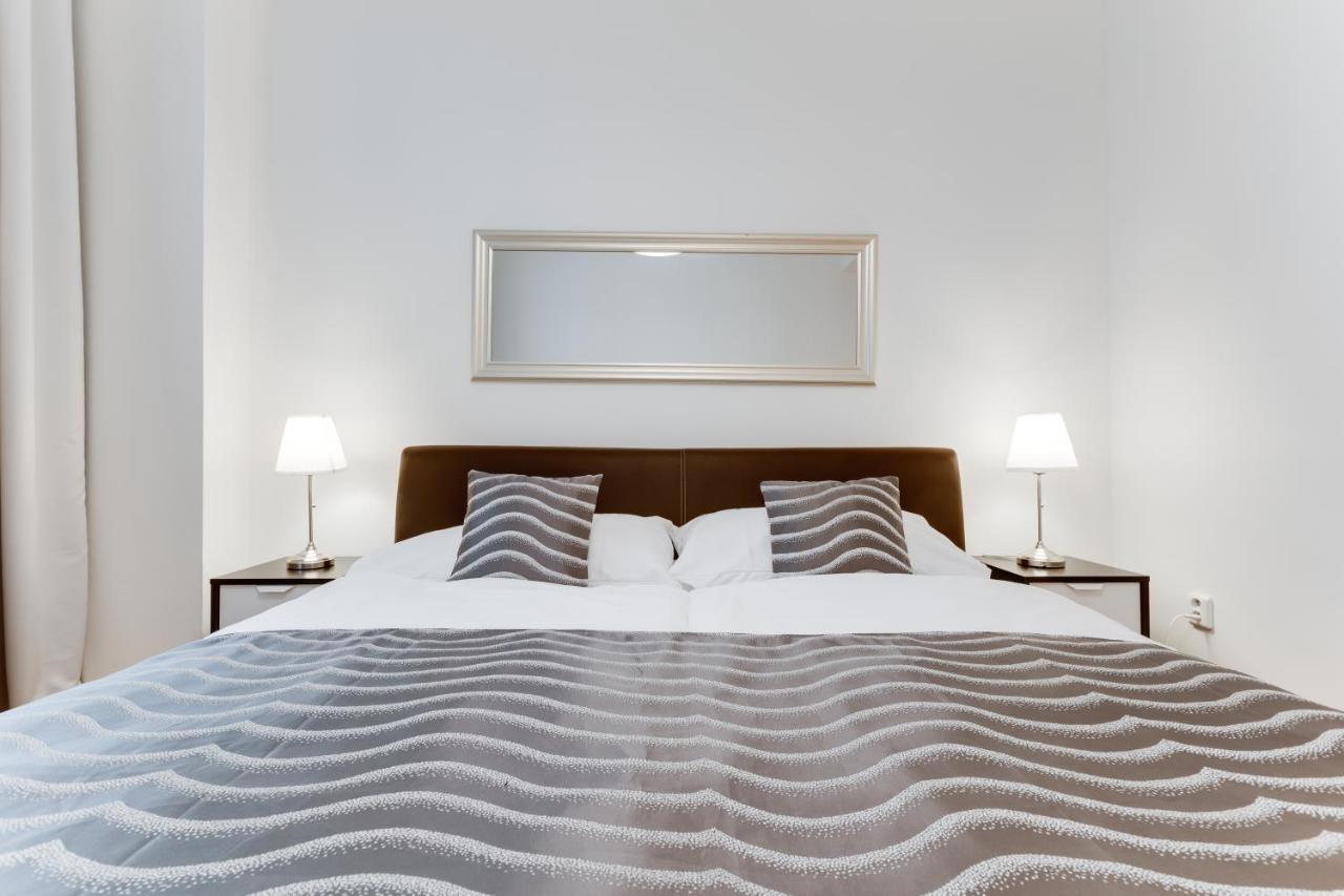 Exclusive Riverside Apartment In The Heart Of Praga Esterno foto