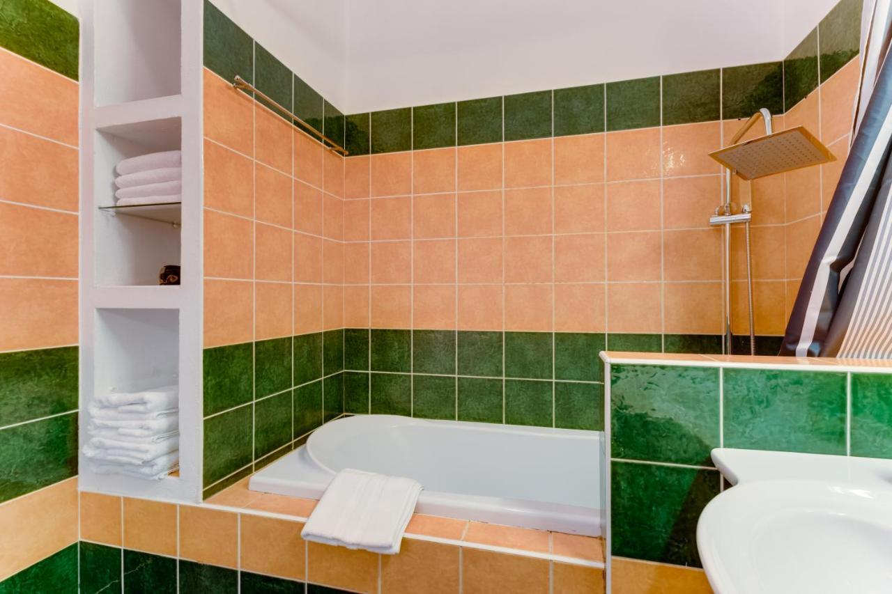 Exclusive Riverside Apartment In The Heart Of Praga Esterno foto