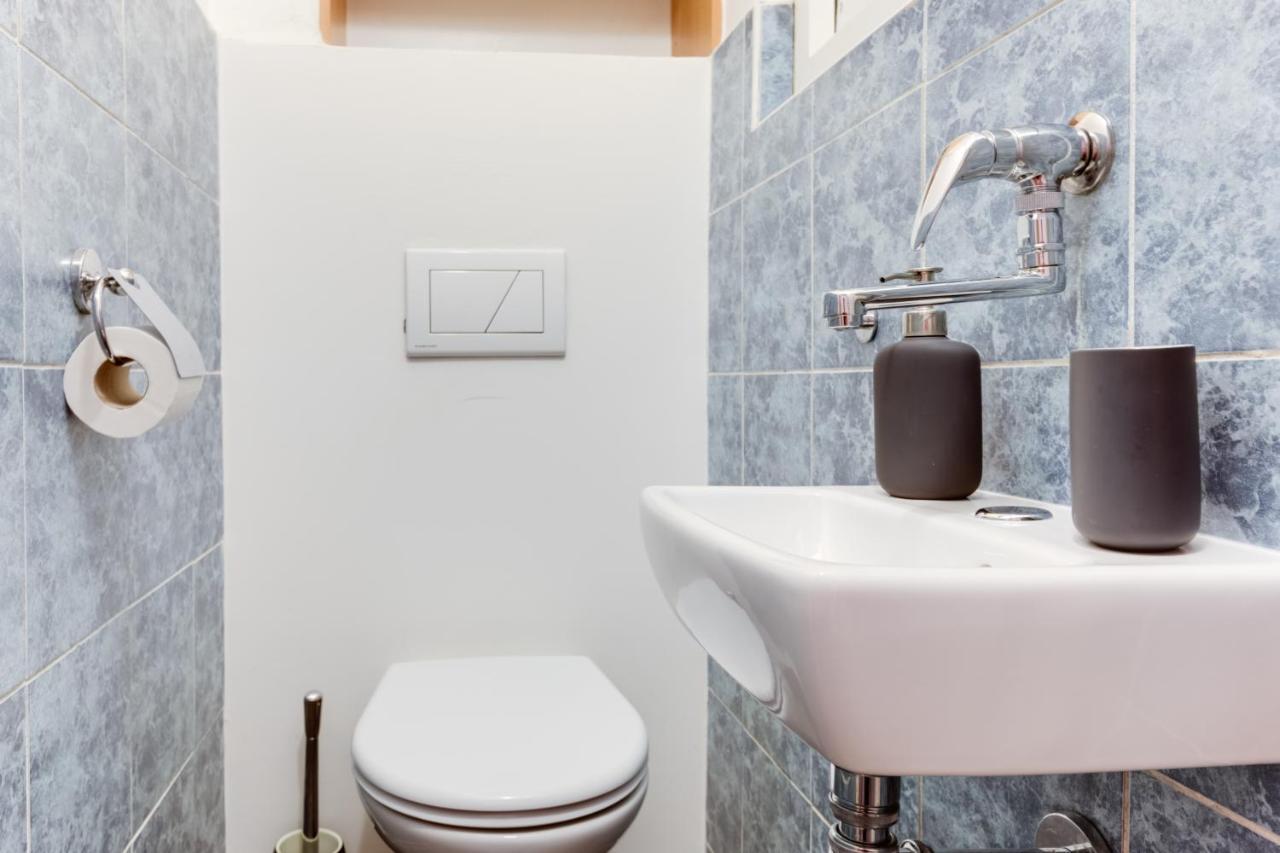 Exclusive Riverside Apartment In The Heart Of Praga Esterno foto