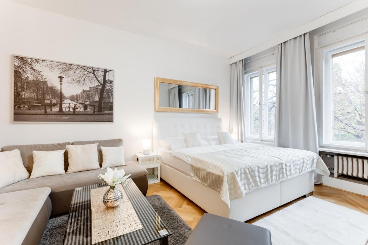 Exclusive Riverside Apartment In The Heart Of Praga Esterno foto