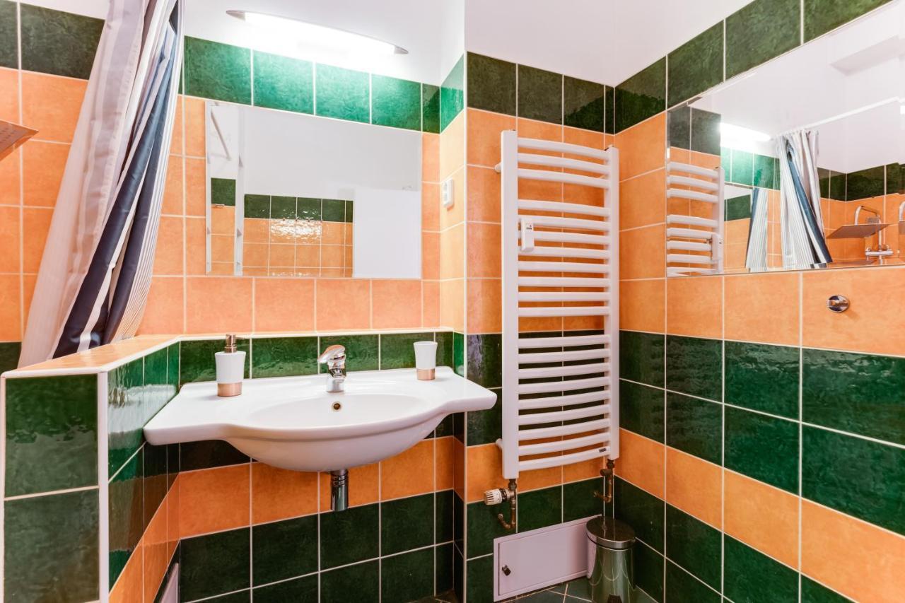Exclusive Riverside Apartment In The Heart Of Praga Esterno foto