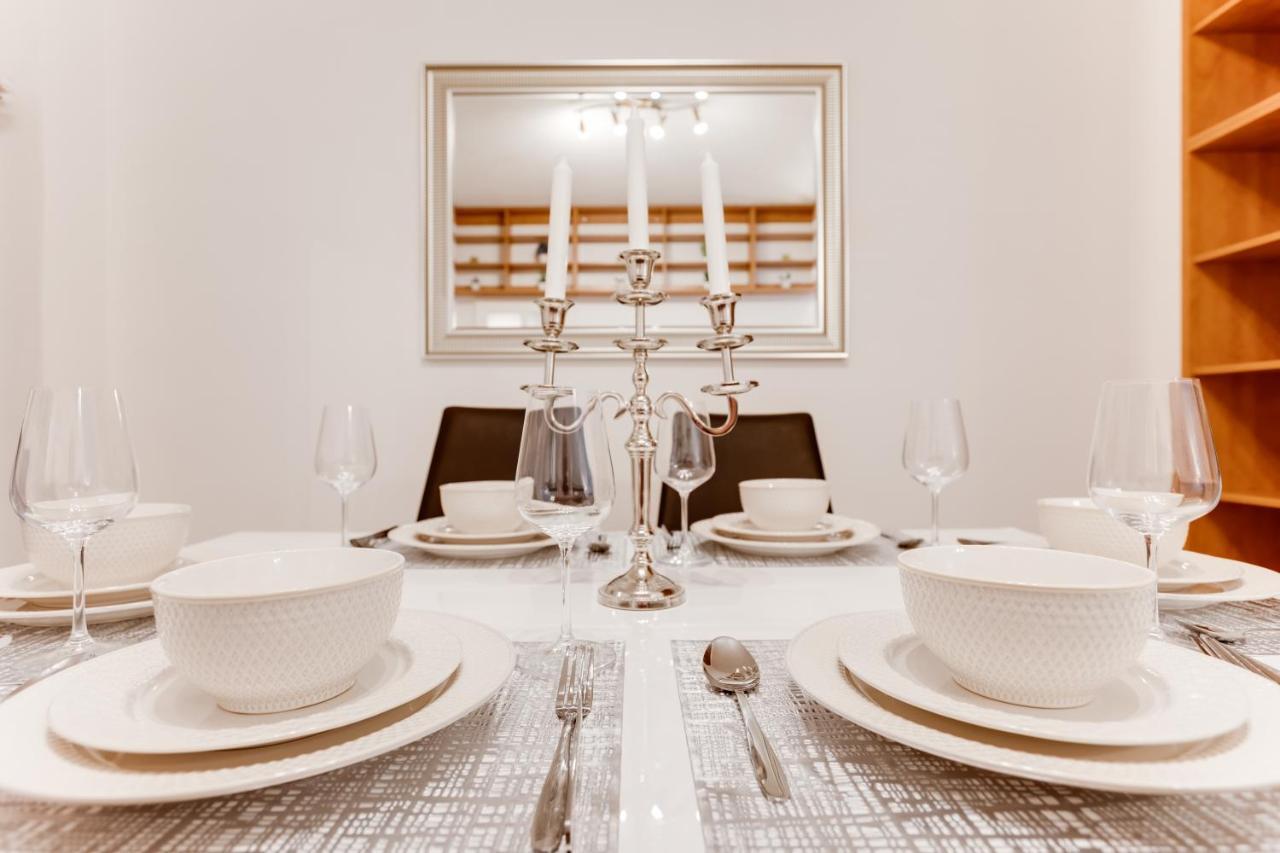 Exclusive Riverside Apartment In The Heart Of Praga Esterno foto