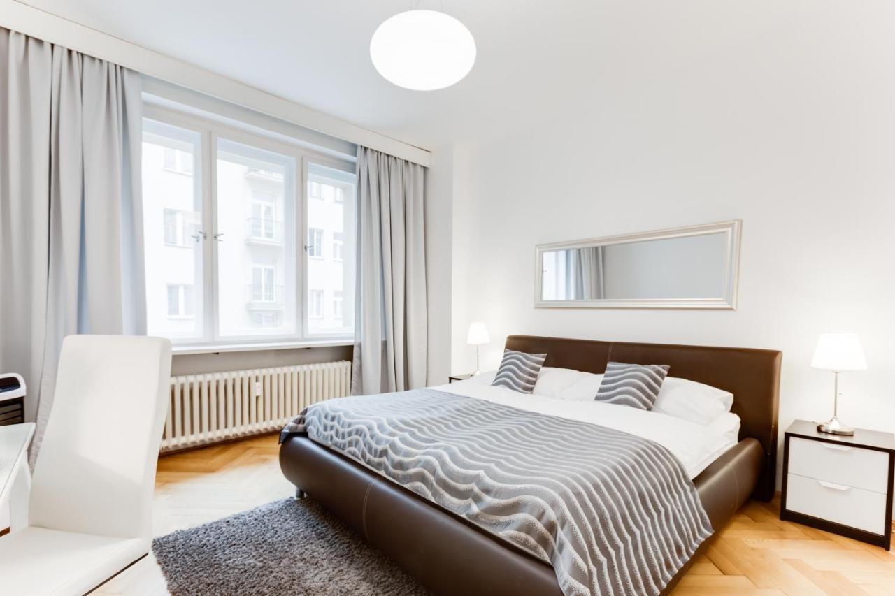 Exclusive Riverside Apartment In The Heart Of Praga Esterno foto
